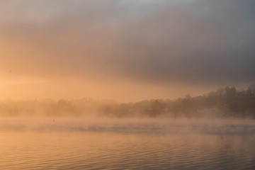 Obraz na płótnie Canvas sunrise over lake