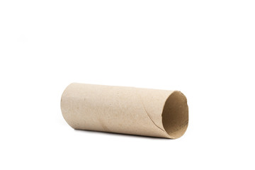 Tubo de cartón de papel higiénico vacíos sobre fondo blanco aislado. Vista de frente. Copy space