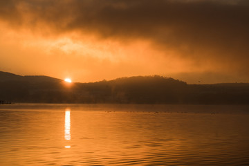 Obraz premium sunset on lake