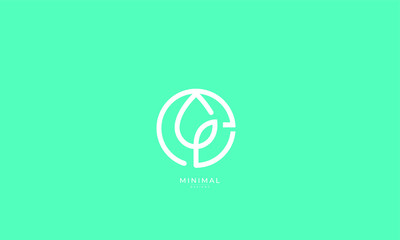 Obraz premium alphabet letter icon logo E with a leaf