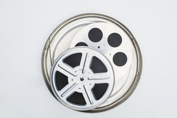Obraz premium top view of film reels with film strip in tin case on white background
