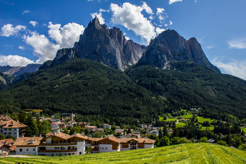 Fototapeta na wymiar Siusi with the View of Schlern Massif in the Background