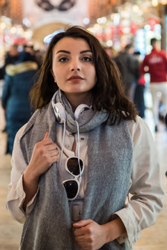 ortrait of beautiful woman in fashionable modern clothes
