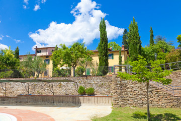 Fototapeta na wymiar Beautiful country house with park in Tuscany. Italy.