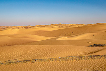 Sandformationen in der Wüste in den Vereinten arabischen Emirate.