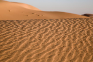 Sandformationen in der Wüste in den Vereinten arabischen Emirate.