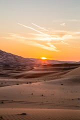 Fototapeta na wymiar Sonnenuntergang in der Wüste in den Vereinten arabischen Emirate.