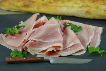 tranche de jambon blanc et baguette de pain