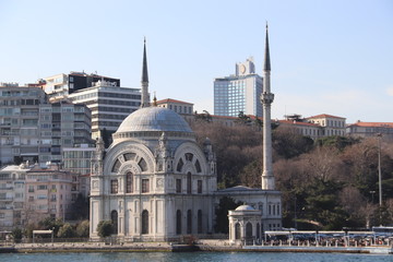Fototapeta na wymiar One of the small mosques in Istanbul, Turkey