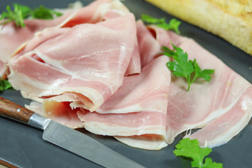 tranche de jambon blanc et baguette de pain