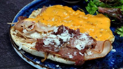 Beef janbon, chedar cheese, onion and fresh salad