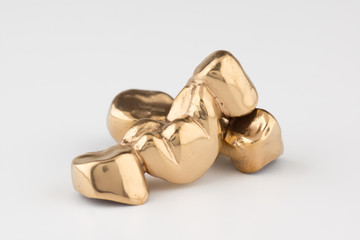 Artificial tooth crown coated gold