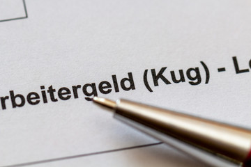 Obraz premium Antrag Arbeitsamt auf Kurzarbeit (KUG) einreichen