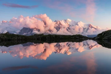Papier Peint photo autocollant Mont Blanc Astonishing view of the Mont Blanc massif mountain range during the summer. With it's beautiful glaciers, high peaks and easy treks, Mont Blanc is one of the most visited mountain in the world.