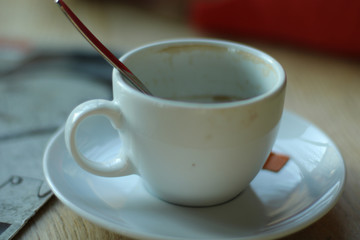 Kaffee, Kaffee trinken, Kaffeetasse, Frau Kaffee trinken, Café, Kaffeetasse, alte Frau Kaffee trinken, genießen, Kaffee genießen, Tee genießen
