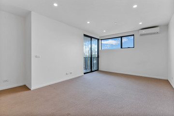 Empty and unfurnished brand new apartment