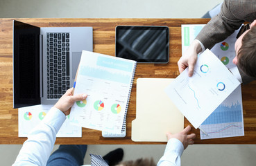 Men make statistical analysis contract, management