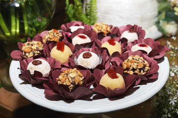 chocolate, sobremesa, alimento, bolo, doces, creme, lanchar, delicioso, brawnie, adoçar, refeição, cereja, assadas, bala, natal, fresco, gostoso, buffet, torta, docinhos, festa, evento, parabéns