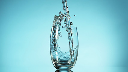 Fototapeta na wymiar Freeze motion of pouring water into glass