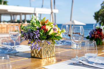 beach table setting