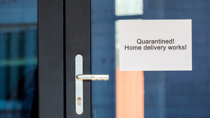Quarantine announcement on the door of the store and the possibility of ordering with home delivery