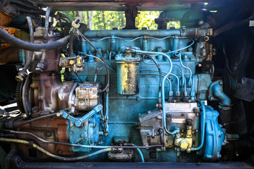 Obraz premium Diesel engine of an old tractor.