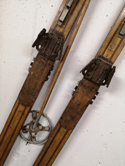 .Old wooden skis with handcrafted iron bindings. - 333268919