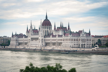 Fototapeta premium The Budapest Parliament at dawn, Hungary 2019