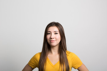 Obraz premium Studio portrait of a happy young woman