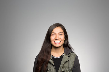Obraz premium Studio portrait of an excited young woman 