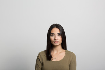 Obraz premium Studio portrait of a pensive young woman