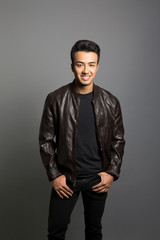 Obraz premium Studio portrait of a happy young man