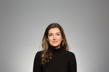 Obraz premium Studio portrait of a confident young woman