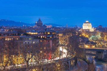 Obraz premium night street lights in Rome in Italy