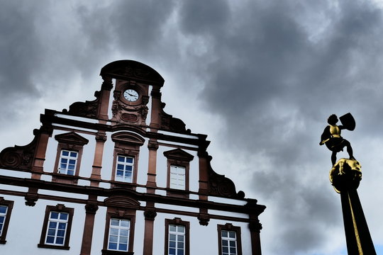 Fassade Alte M&uuml;nze mit Georgsbrunnen / Impressiv in Speyer am Rhein
