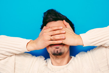 Fototapeta premium Man closes eyes with her hands