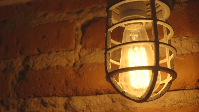 apagado y encendido de una l&aacute;mpara incandescente