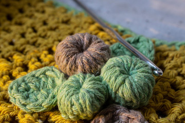 it is the process of creating fabrics using the crochet hook and some continuous thread, usually wool, cotton thread, silk etc. but wire, string or other innovative material can also be used.