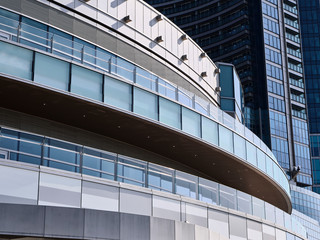 Fototapeta na wymiar Close-up of a facade of a glass skyscraper in an urban center.