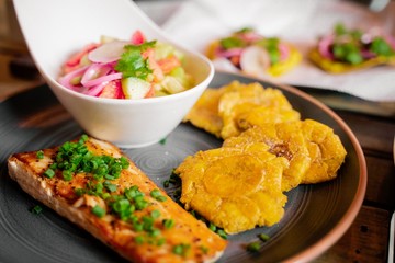 Pescado con patacones