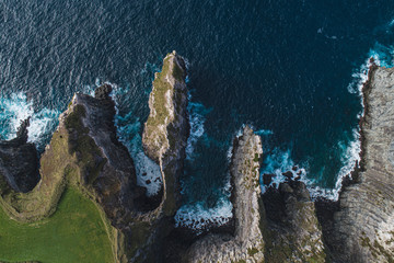 Fotografía aérea de acantilados