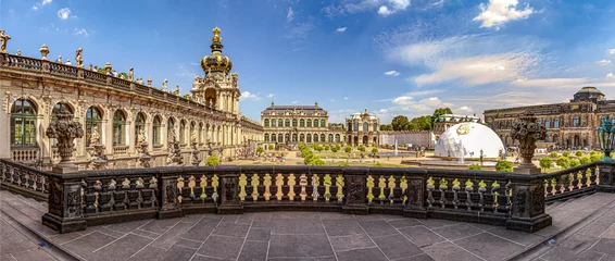 Panoramablick auf dem Dresdener Zwinger  Innenhof  am Tag © A