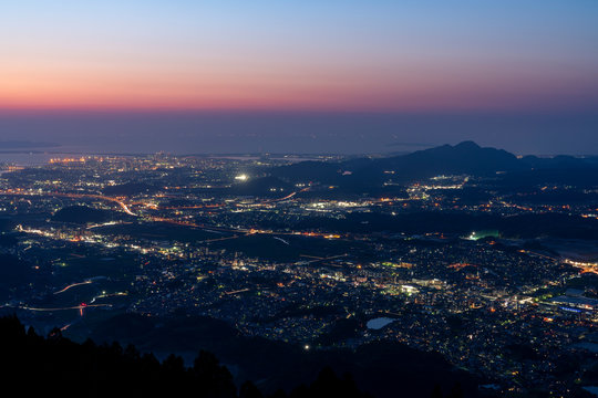 [福岡県]福岡市街の夜景（米の山展望台） © 宏樹 林