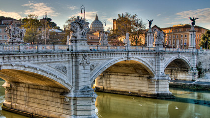 Obraz premium Vittorio Emanuele II Bridge over tiber river in central Rome