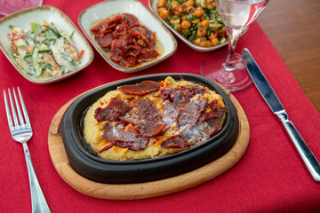 food called pastirmali hymus from turkish cuisine