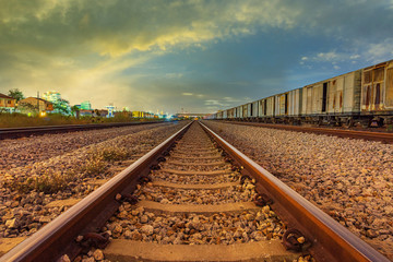 Fototapeta na wymiar railway tracks at the time of Twilight.