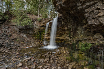 Fototapeta na wymiar Hilton Conservation waterfall hiking trail landscape