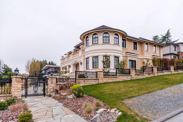 Fototapeta premium A perfect neighbourhood. Houses in suburb at Summer in the north America. Luxury houses with nice landscape.