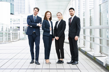 国際色豊かなビジネスチーム