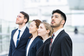 国際色豊かなビジネスチーム